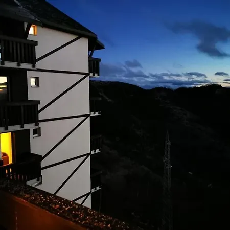 Jolly Kop, Jovana, 18 아파트 카파오닉