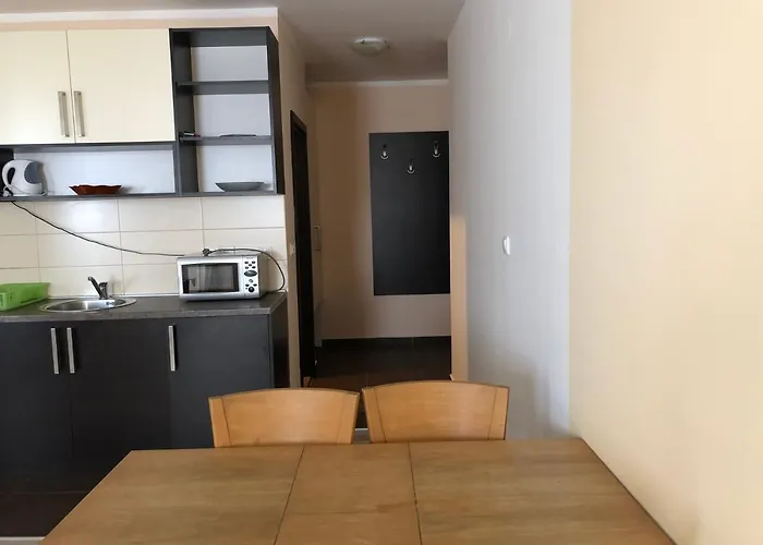 Jolly Kop, Jovana, 18 *